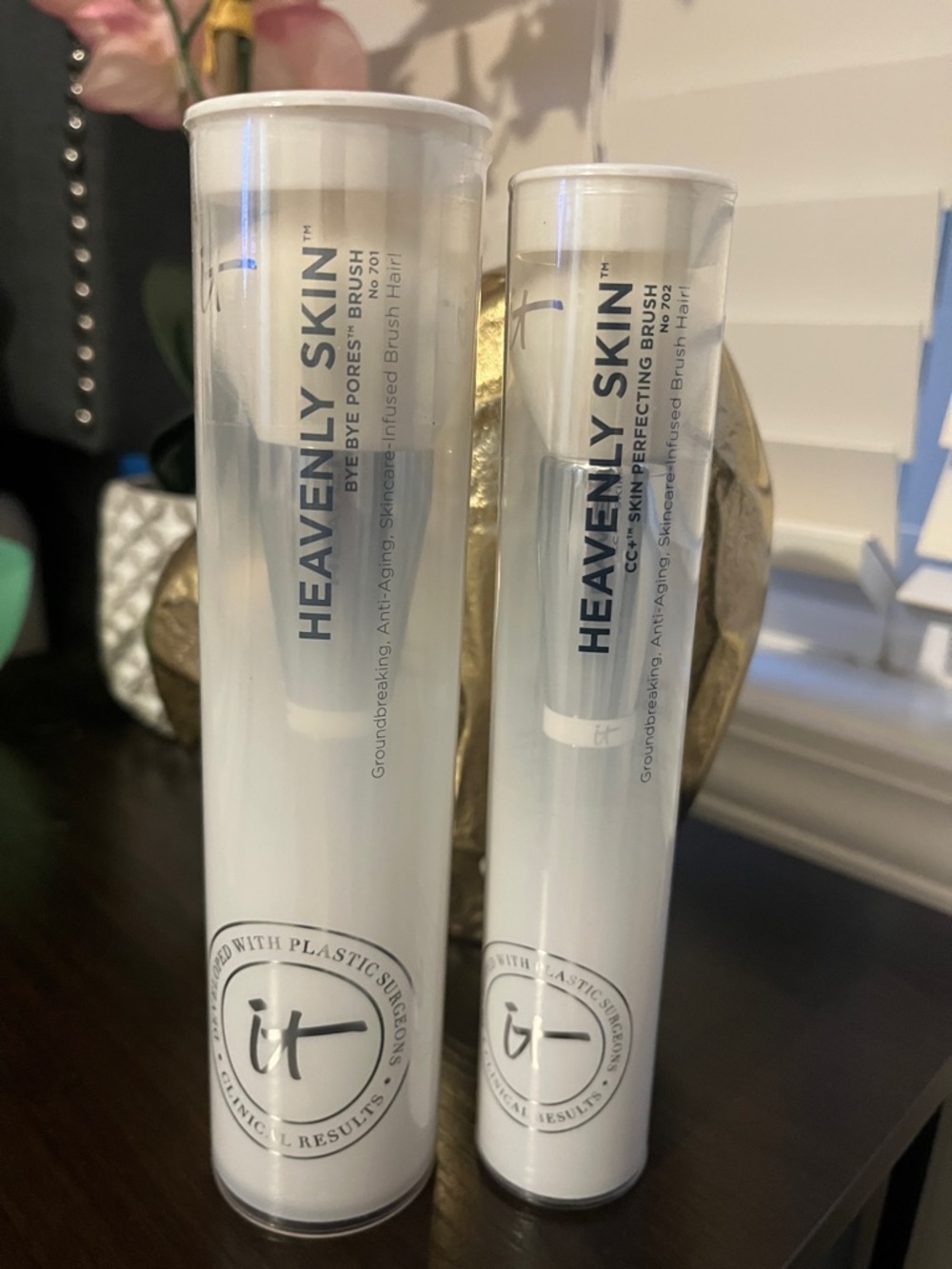 it cosmetics Heavenly Skin Brushes Infused with Skincare Duo